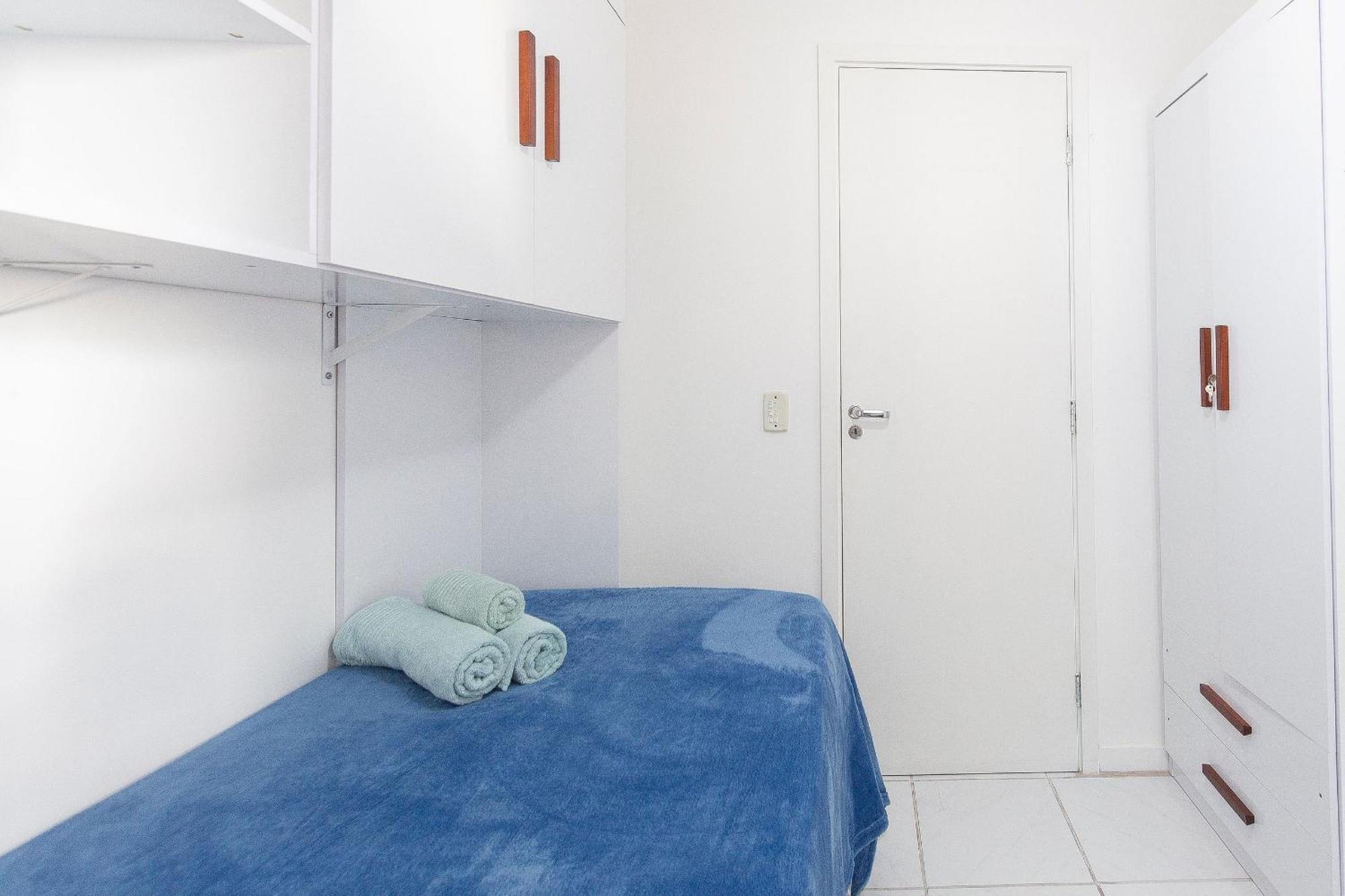 Apartamento Lazer Completo Na Barra: Piscina, Sauna E Mar