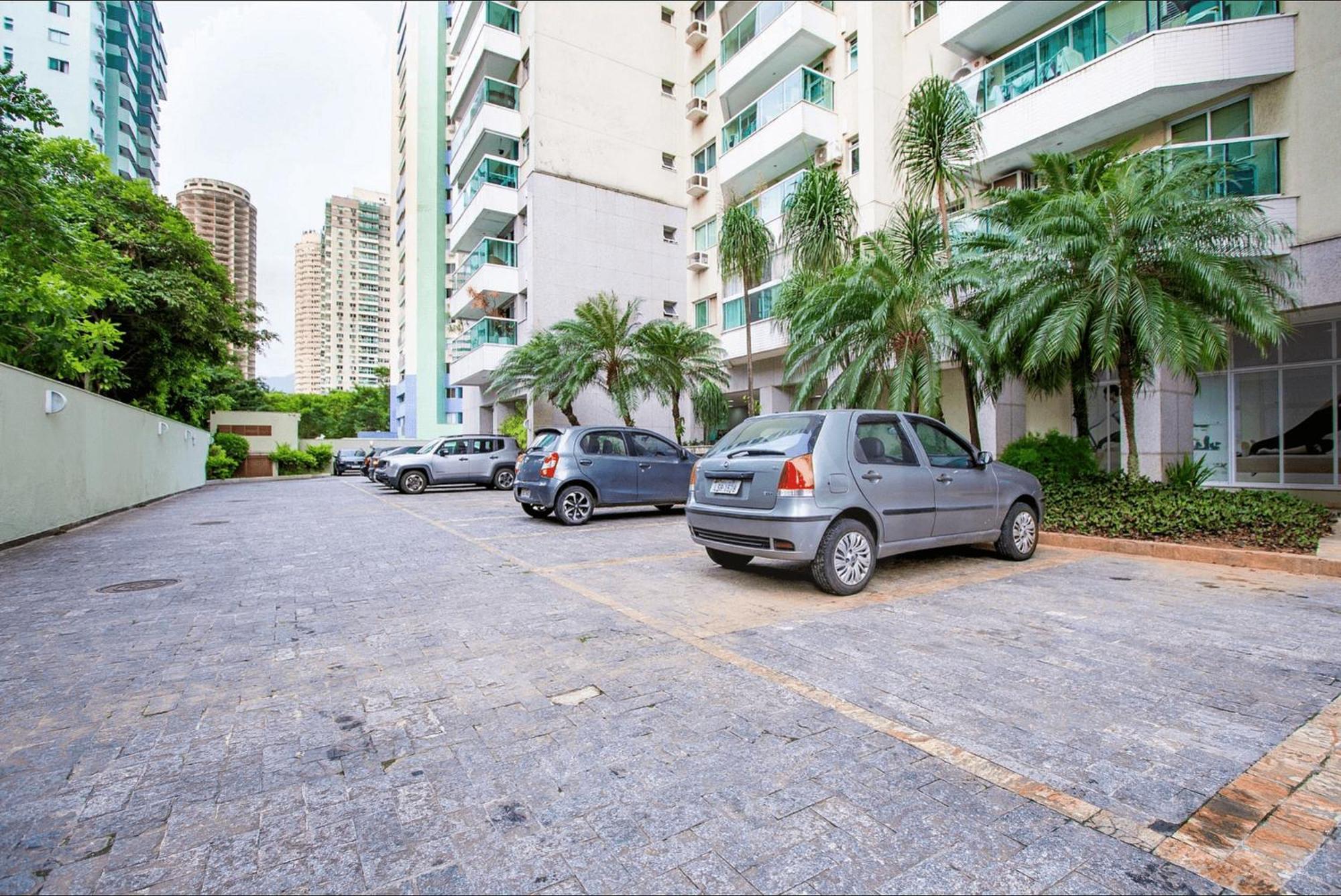 Lazer Completo Na Barra: Piscina, Sauna E Mar Apartamento